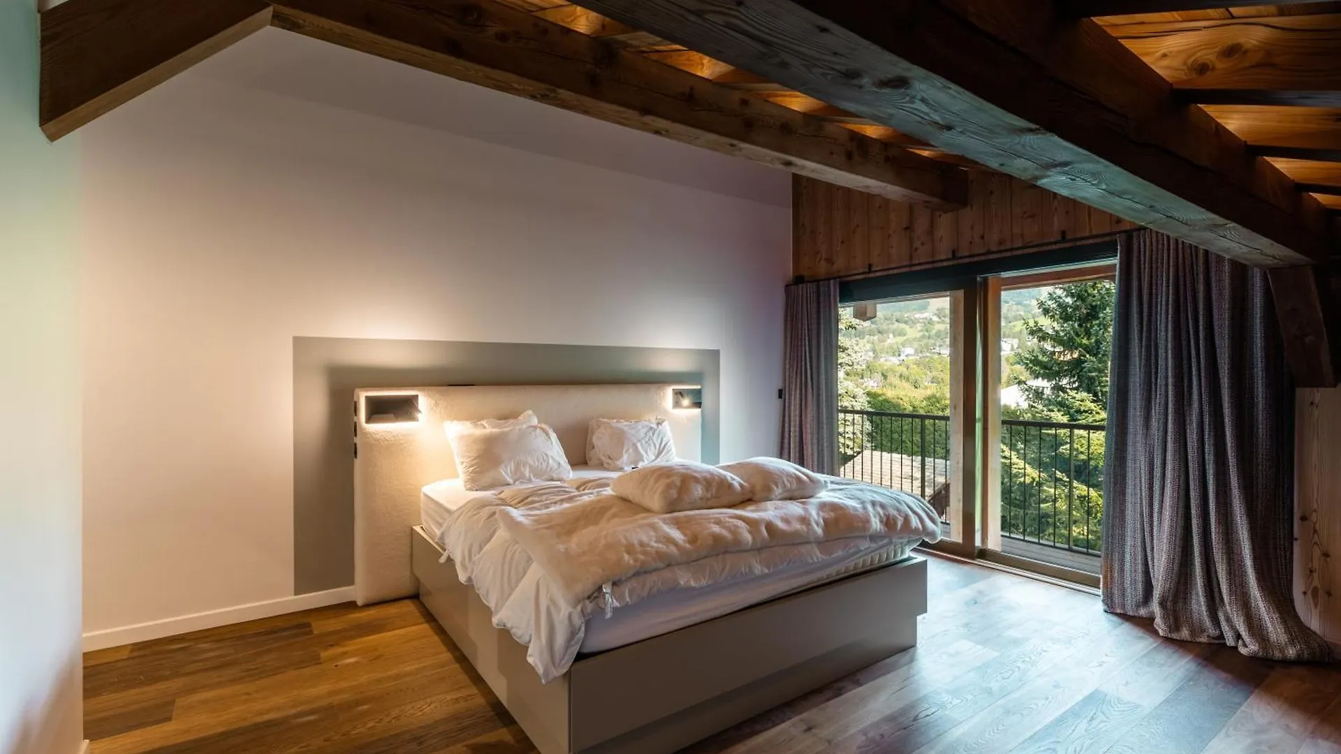 Chalet De 8 Chambres Megeve - 16 Personnes